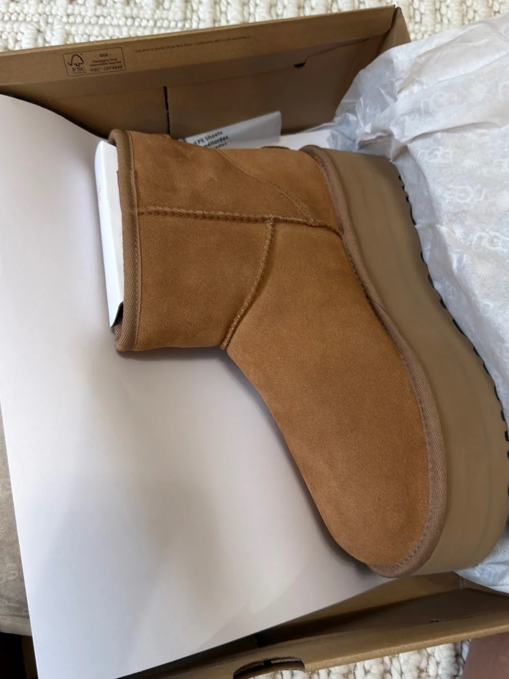 Women’s Ugg Mini Platform Boots Chestnut Size 10